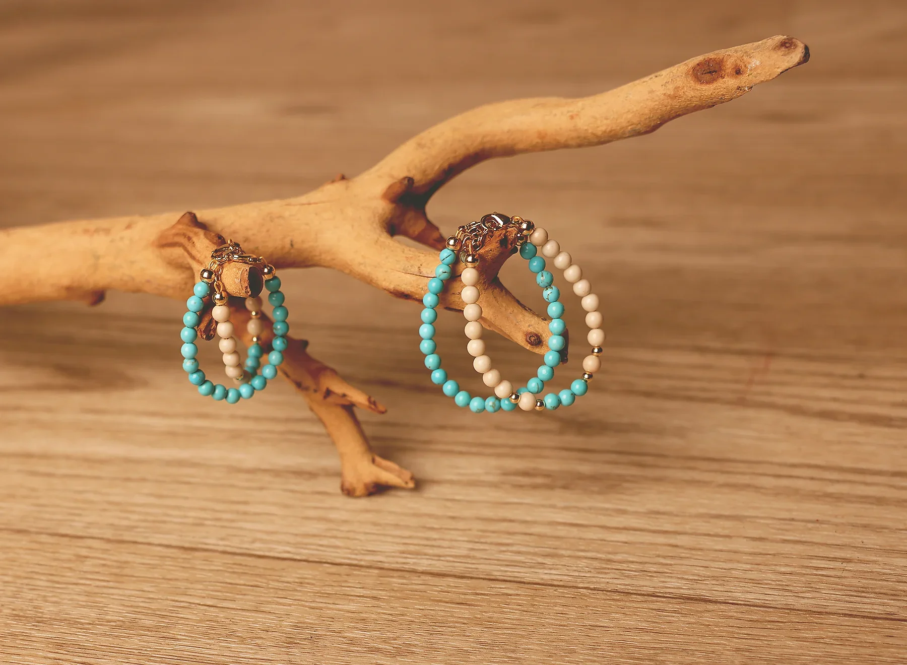 Dye Stone With Turquoise Beads Bracelet - Image 3