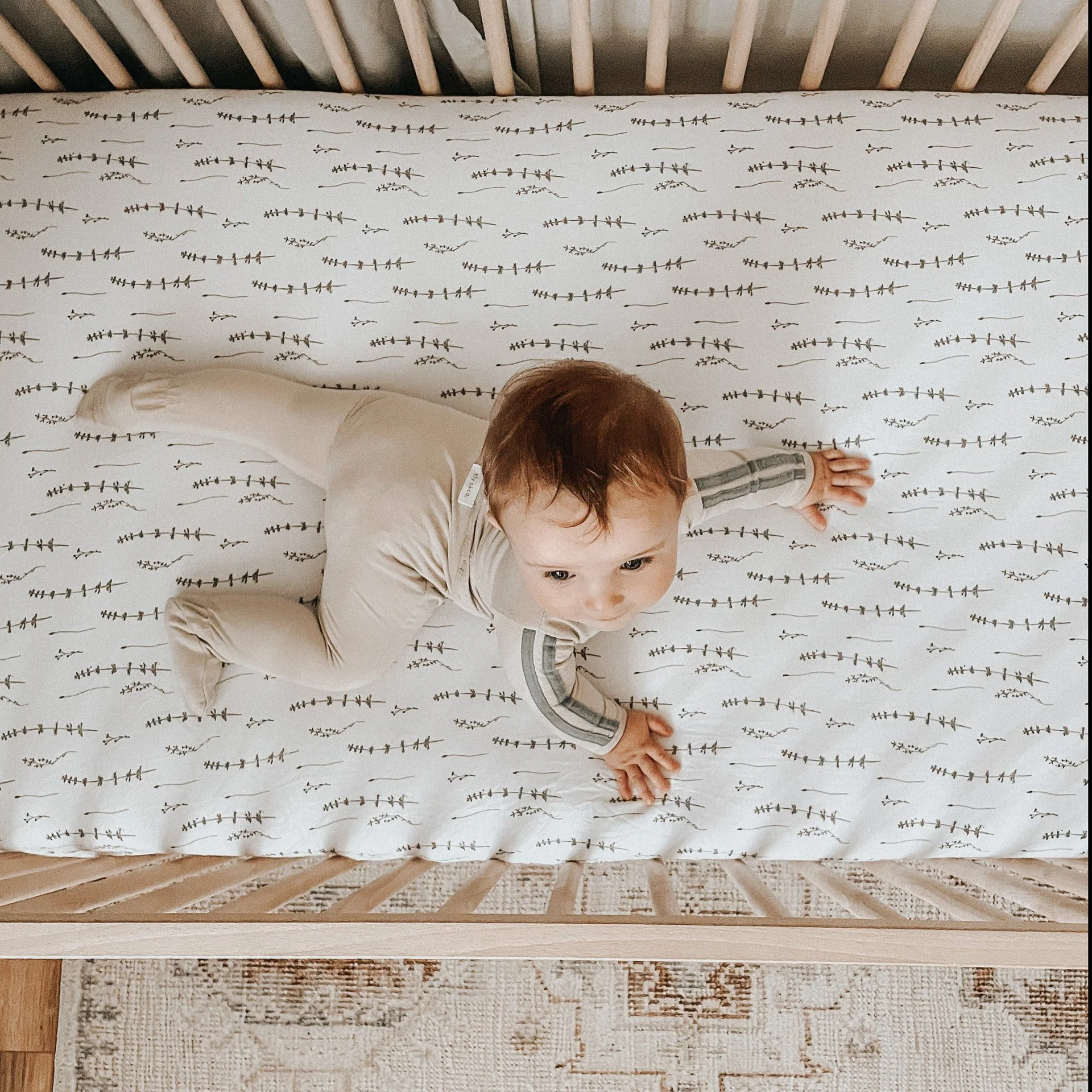 Ely's & Co. Crib/Toddler Sheet Forest Grey Leaves - Image 3