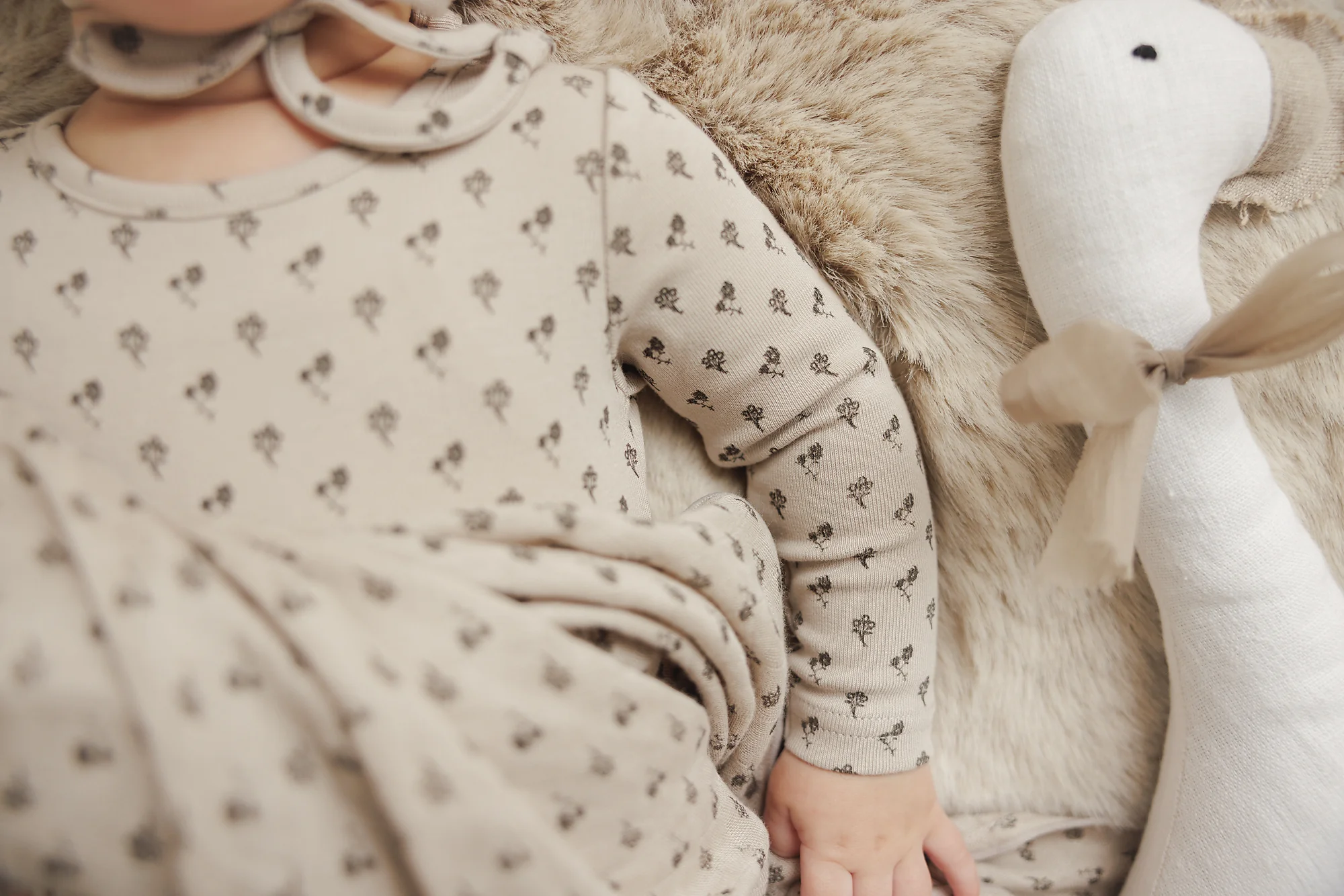 Lilette Ballard Print Layette Set - Oat - Image 4