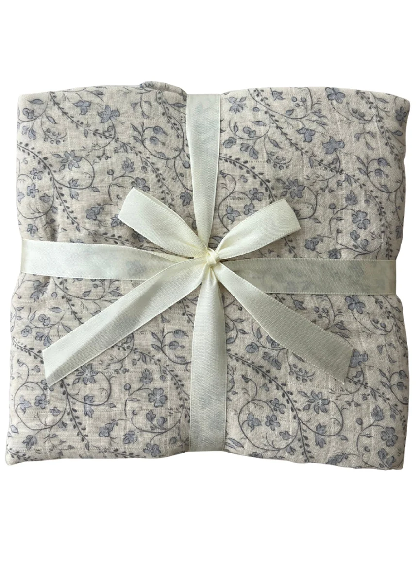 Little Threads Bluebell Heirloom Vine Muslin Blanket - Image 2