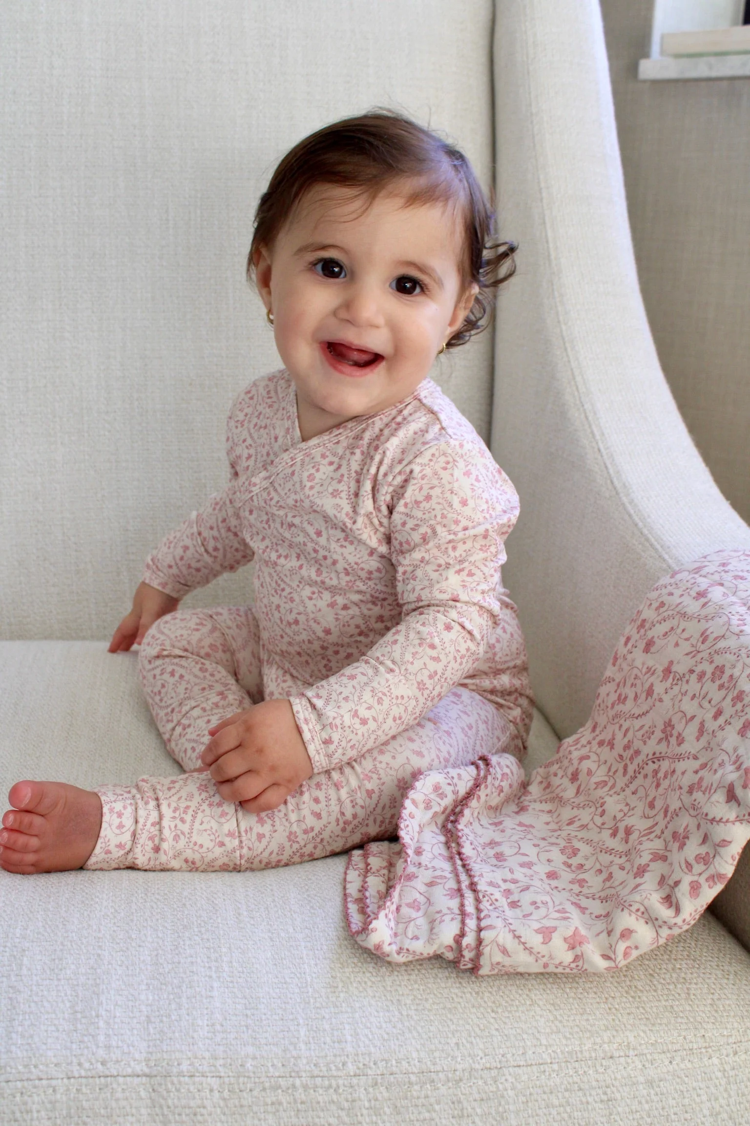 Little Threads Mauve Heirloom Vine Muslin Blanket