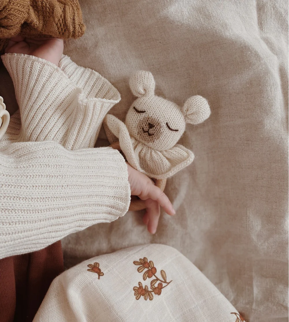 Main Sauvage Polar Bear Teething Ring - Image 2