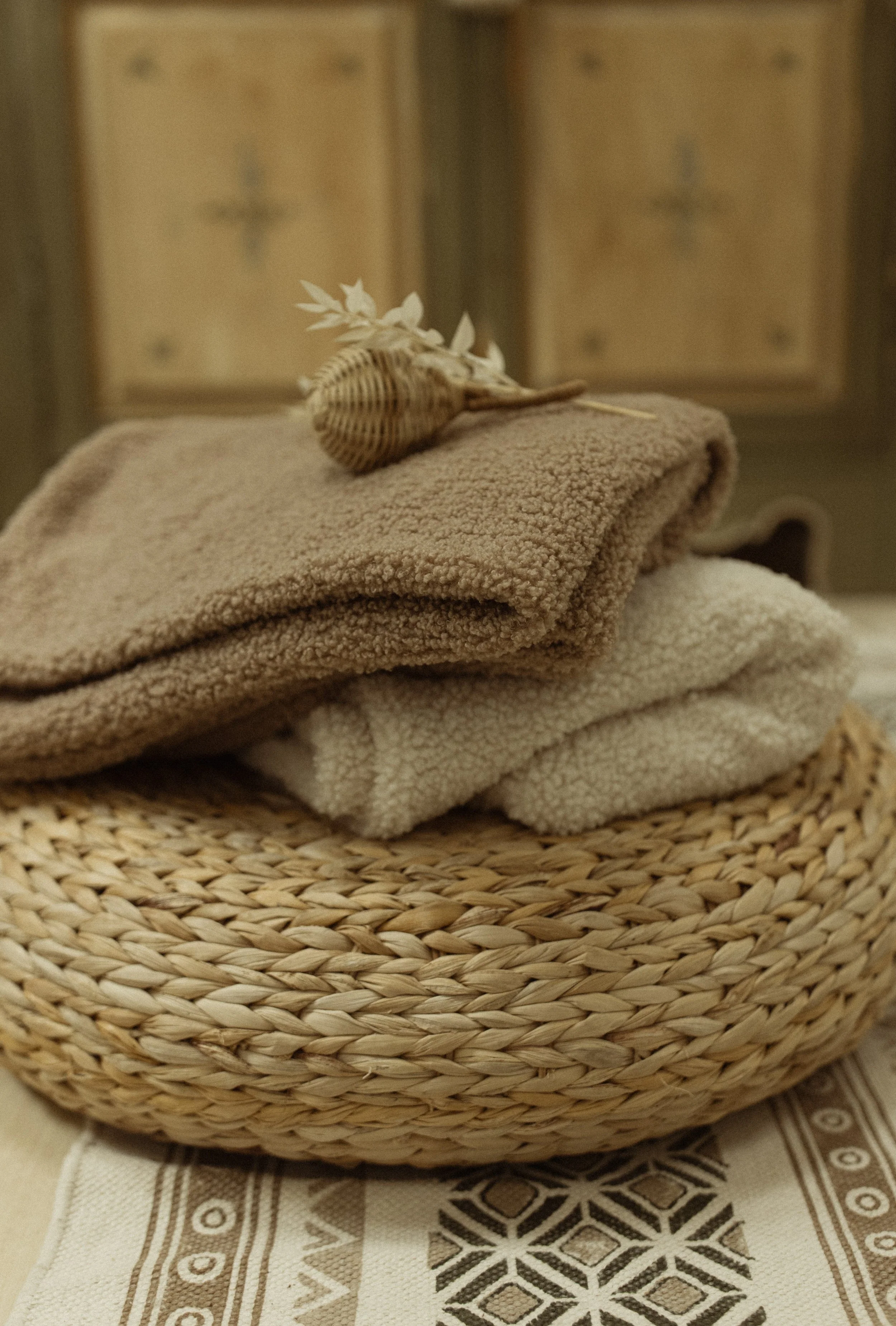 Peluche Teddy Fur Blanket - Cream - Image 2
