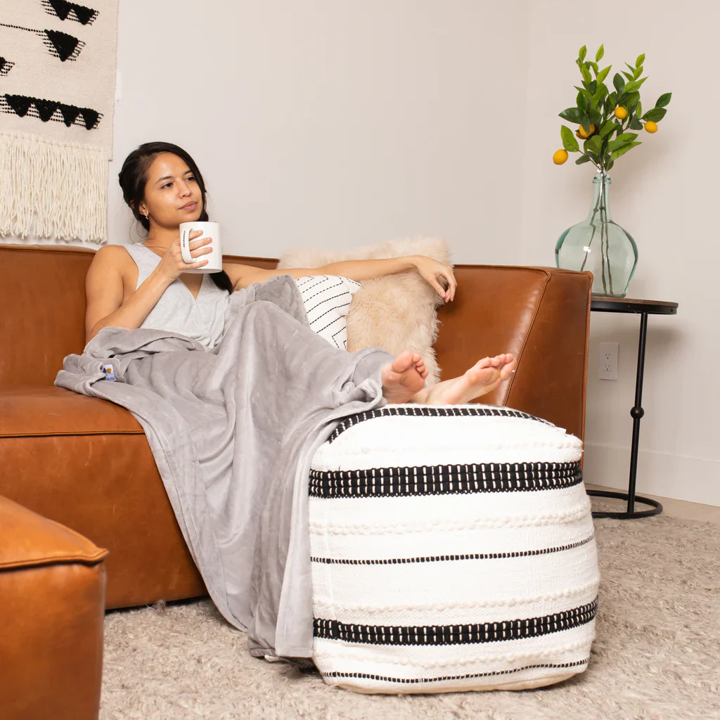 Swaddle Bee BiggerBee Throw Blanket - Light Grey - Image 2